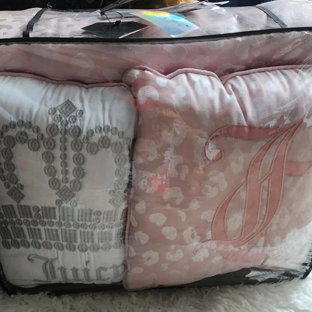 Juicy Coulture 5piece king designer bad set new